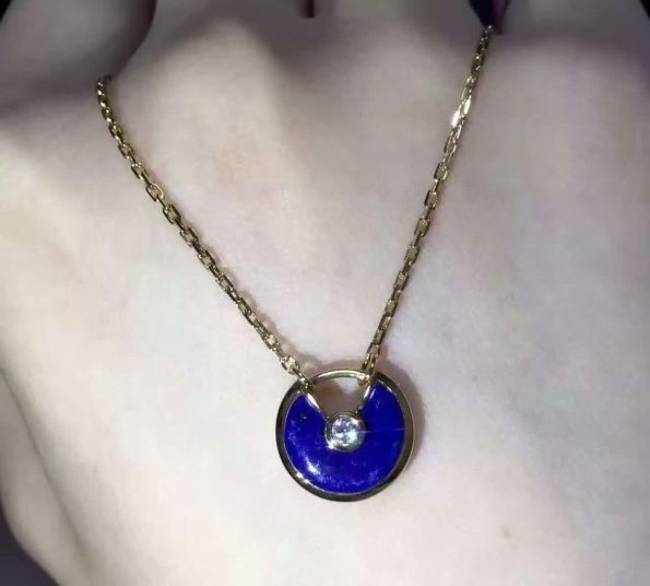 amulette-de-cartier-lapis-lazuli-diamond-necklack-in-yellow-gold-white-gold-and-pink-gold34173cb38f07f89ddbebc2ac9128303f