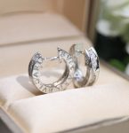 b-zero1-small-white-gold-and-pave-diamond-hoop-earringsc74d97b01eae257e44aa9d5bade97baf-595×464