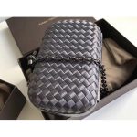 bottega-veneta-knot-clutch-in-boucher-intreccio-dark-grey8e296a067a37563370ded05f5a3bf3ec