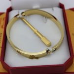 cartier-couple-bracelet-yellow-gold-4-diamonds-b6041004-new-version-prevent-screws-fall-outb6d767d2f8ed5d21a44b0e5886680cb9-2