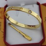 cartier-couple-bracelet-yellow-gold-4-diamonds-b6041004-new-version-prevent-screws-fall-outb6d767d2f8ed5d21a44b0e5886680cb9-2