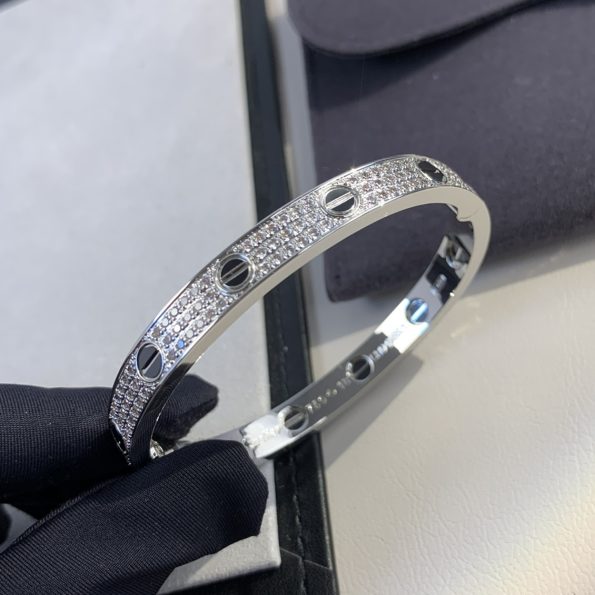 cartier-love-bracelet-diamond-paved-wiht-black-ceramic-white-gold-b60324179bf31c7ff062936a96d3c8bd1f8f2ff3