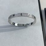 cartier-love-bracelet-diamond-paved-wiht-black-ceramic-white-gold-b603241770efdf2ec9b086079795c442636b55fb