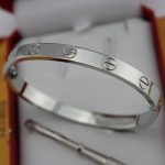 cheap-cartier-love-bracelet-for-men-and-women-white-gold-b6035416-new-version-prevent-screws-fall-out8e296a067a37563370ded05f5a3bf3ec