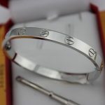 cheap-cartier-love-bracelet-for-men-and-women-white-gold-b6035416-new-version-prevent-screws-fall-out8e296a067a37563370ded05f5a3bf3ec