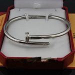 copy-cartier-juste-un-clou-bracelet-white-gold-diamonds-b60379151679091c5a880faf6fb5e6087eb1b2dc