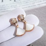 divas-dream-earrings-with-mother-of-pearl-and-pave-diamonds-rose-gold-copy19ca14e7ea6328a42e0eb13d585e4c22-595×595