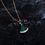 divas-dream-necklace-with-malachite-and-pave-diamonds-rose-gold-11c20ad4d76fe97759aa27a0c99bff6710-595×464