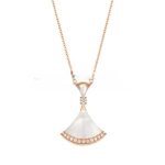 divas-dream-necklace-with-mother-of-pearl-and-pave-diamodns-rose-gold-11-replicaa5bfc9e07964f8dddeb95fc584cd965d-595×595