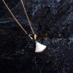 divas-dream-small-necklace-with-mother-of-pearl-and-1-diamodns-rose-gold-copyf7177163c833dff4b38fc8d2872f1ec6-595×464