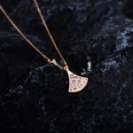 divas-dream-small-necklace-with-mother-of-pearl-and-1-diamodns-rose-gold-copyf7177163c833dff4b38fc8d2872f1ec6-595×464