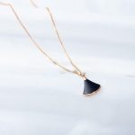 divas-dream-small-necklace-with-onyx-and-1-diamodns-rose-gold-copyc9f0f895fb98ab9159f51fd0297e236d-595×464