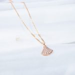 divas-dream-small-necklace-with-pave-diamonds-rose-gold-fake1f0e3dad99908345f7439f8ffabdffc4-595×464