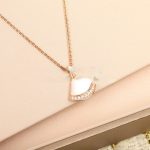 divas-dream-small-necklace-with-pave-diamonds-rose-gold-replicaf7177163c833dff4b38fc8d2872f1ec6-595×595