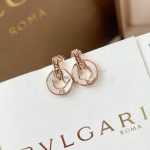 earrings-rose-gold-with-mother-of-pearl-and-diamonds-top-qualityd3d9446802a44259755d38e6d163e820