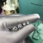 high-quality-tiffany-co-4-prong-brilliant-solitaire-diamond-white-gold-fake-stud-earrings-for-ladiesd645920e395fedad7bbbed0eca3fe2e0-595×595