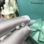 high-quality-tiffany-co-4-prong-brilliant-solitaire-diamond-white-gold-fake-stud-earrings-for-ladiesd645920e395fedad7bbbed0eca3fe2e0-595×595