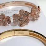 high-quality-van-cleef-arpels-frivole-bracelet-1-7-flowers-yellow-gold-white-gold-rose-gold-with-diamond67c6a1e7ce56d3d6fa748ab6d9af3fd7-595×595