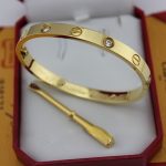 imitation-cartier-men-and-women-yellow-gold-love-bracelet-4-diamonds-b6035916-new-version-prevent-screws-fall-outc16a5320fa475530d9583c34fd356ef5