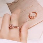 openwork-18k-rose-gold-ring-with-mother-of-pearl-elements-and-a-round-brilliant-cut-diamondf457c545a9ded88f18ecee47145a72c0-595×464