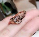 openwork-18k-rose-gold-ring-with-mother-of-pearl-elements-and-a-round-brilliant-cut-diamondf457c545a9ded88f18ecee47145a72c0-595×464