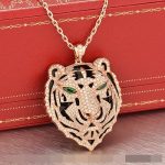 panthere-de-cartier-leopard-head-pendant-in-pink-gold-with-emeralds-and-diamonds1679091c5a880faf6fb5e6087eb1b2dc