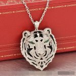 panthere-de-cartier-leopard-head-pendant-in-white-gold-with-emeralds-and-diamonds8e296a067a37563370ded05f5a3bf3ec