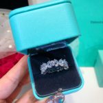 popular-tiffany-victoria-high-end-white-gold-alternating-ring-female-diamonds-jewellery-for-sale-replicaaab3238922bcc25a6f606eb525ffdc56-595×595