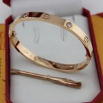 replica-cartier-love-bracelet-for-men-and-women-pink-gold-4-diamonds-b6036016-new-version-prevent-screws-fall-out34173cb38f07f89ddbebc2ac9128303f