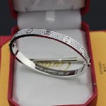 replica-cartier-love-bracelet-white-gold-diamonds-n6033601e4da3b7fbbce2345d7772b0674a318d5