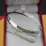 replica-cartier-love-bracelet-white-gold-diamonds-n6033601e4da3b7fbbce2345d7772b0674a318d5