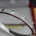 replica-cartier-love-bracelet-white-gold-diamonds-n6033601e4da3b7fbbce2345d7772b0674a318d5