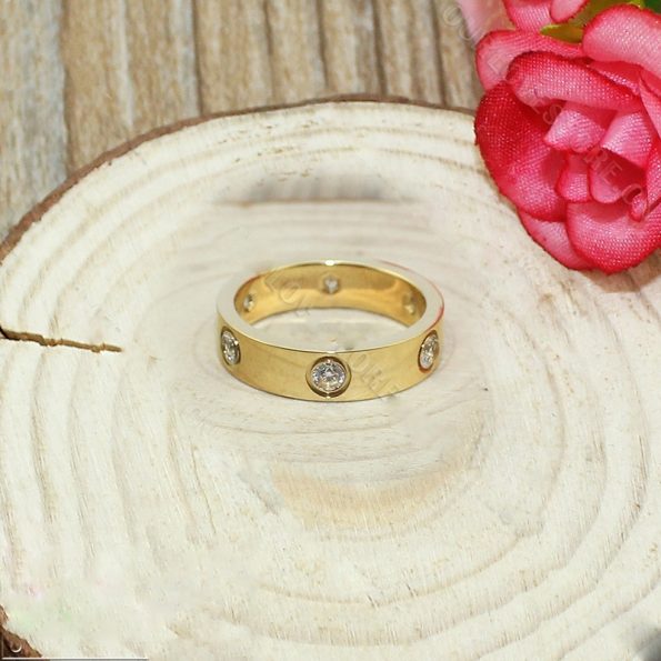 replica-cartier-love-ring-in-yellow-gold-set-with-6-diamonds6c8349cc7260ae62e3b1396831a8398f