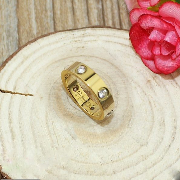 replica-cartier-love-ring-in-yellow-gold-set-with-6-diamondsd9d4f495e875a2e075a1a4a6e1b9770f