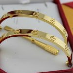 replica-cartier-yellow-gold-love-bracelet-for-men-and-women-b6035516-new-version-prevent-screws-fall-out6ea9ab1baa0efb9e19094440c317e21b