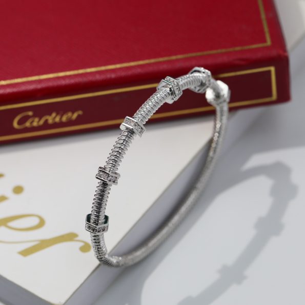 replica-ecrou-de-cartier-bracelet-18k-white-gold-with-diamonds1679091c5a880faf6fb5e6087eb1b2dc