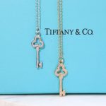 replica-tiffany-keys-collection-gold-platinum-full-diamond-open-trefoil-key-pendant-necklace-for-female-62866810-628669188f14e45fceea167a5a36dedd4bea2543-595×595