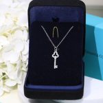 replica-tiffany-keys-collection-gold-platinum-full-diamond-open-trefoil-key-pendant-necklace-for-female-62866810-628669188f14e45fceea167a5a36dedd4bea2543-595×595