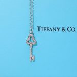 replica-tiffany-keys-collection-gold-platinum-full-diamond-open-trefoil-key-pendant-necklace-for-female-62866810-628669188f14e45fceea167a5a36dedd4bea2543-595×595