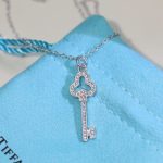 replica-tiffany-keys-collection-gold-platinum-full-diamond-open-trefoil-key-pendant-necklace-for-female-62866810-628669188f14e45fceea167a5a36dedd4bea2543-595×595