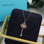 replica-tiffany-keys-fleur-de-lis-key-pendant-womens-full-diamond-necklace-high-end-silver-18k-gold-grp094836f4922f45568161a8cdf4ad2299f6d23-595×595