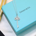 replica-tiffany-keys-fleur-de-lis-key-pendant-womens-full-diamond-necklace-high-end-silver-18k-gold-grp094836f4922f45568161a8cdf4ad2299f6d23-595×595