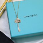 replica-tiffany-keys-fleur-de-lis-key-pendant-womens-full-diamond-necklace-high-end-silver-18k-gold-grp094836f4922f45568161a8cdf4ad2299f6d23-595×595