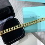 replica-tiffany-t-true-narrow-bracelet-price-t-shaped-hollow-stitching-yellow-gold-band-unisex-online-750752998f13708210194c475687be6106a3b84-595×595