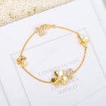 replica-van-cleef-arpels-frivole-bracelet-5-flowers-yellow-gold-white-gold-with-diamond-price-americad67d8ab4f4c10bf22aa353e27879133c-595×595