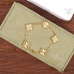 replica-van-cleef-arpels-vintage-alhambra-bracelet-5-motifs-yellow-gold-with-diamondsc74d97b01eae257e44aa9d5bade97baf-595×390