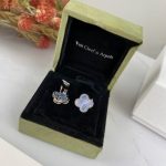 replica-van-cleef-arpels-vintage-alhambra-earrings-white-gold-chalcedony6ea9ab1baa0efb9e19094440c317e21b-595×595