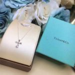 tiffany-elsa-peretti-cross-pendant-necklace-girl-fine-jewelry-usa-online-shopping-33279175a5771bce93e200c36f7cd9dfd0e5deaa-595×595