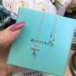 tiffany-elsa-peretti-cross-pendant-necklace-girl-fine-jewelry-usa-online-shopping-33279175a5771bce93e200c36f7cd9dfd0e5deaa-595×595