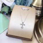 tiffany-elsa-peretti-cross-pendant-necklace-girl-fine-jewelry-usa-online-shopping-33279175a5771bce93e200c36f7cd9dfd0e5deaa-595×595